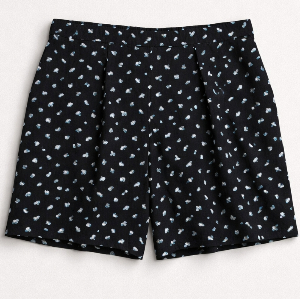 159 Torrid 0 O L XL Black and White Patterned Bermuda Flowy shorts with pockets